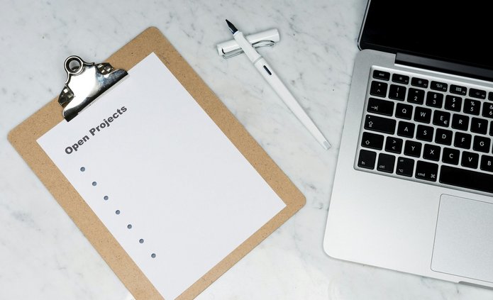 zdjęcie podkładki pod notaki z napisem open projects